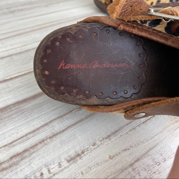 Hanna Andersson Leopard Print Pony Hair Clogs - Picture 5 of 7